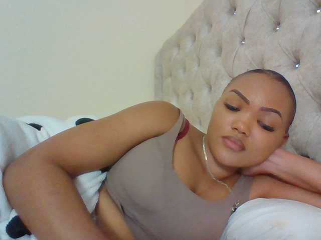 Beautystar12 live cam on BongaCams