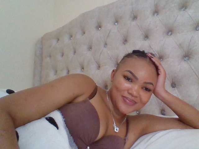 Beautystar12 live cam on BongaCams