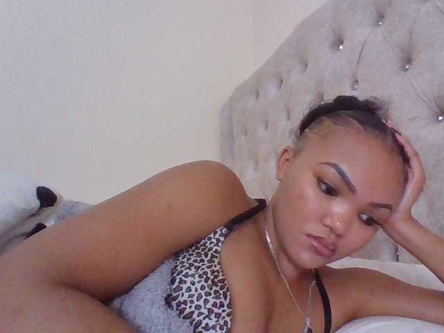 Beautystar12 live cam on BongaCams
