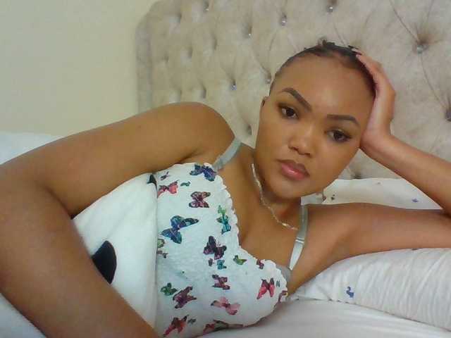 Beautystar12 live cam on BongaCams