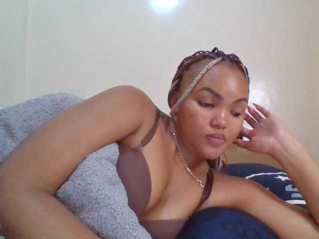 Beautystar12 live cam on BongaCams