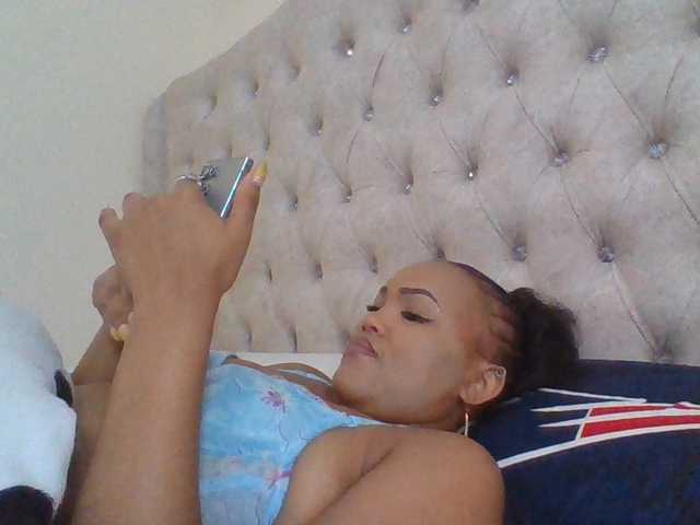 Beautystar12 live cam on BongaCams