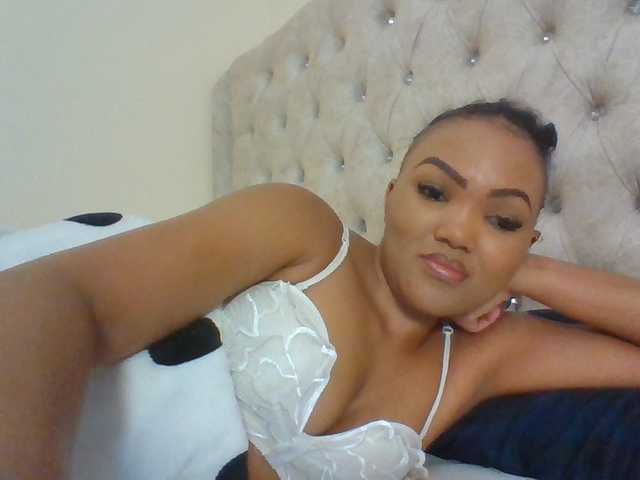 Beautystar12 live cam on BongaCams
