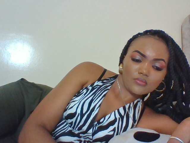 Beautystar12 live cam on BongaCams