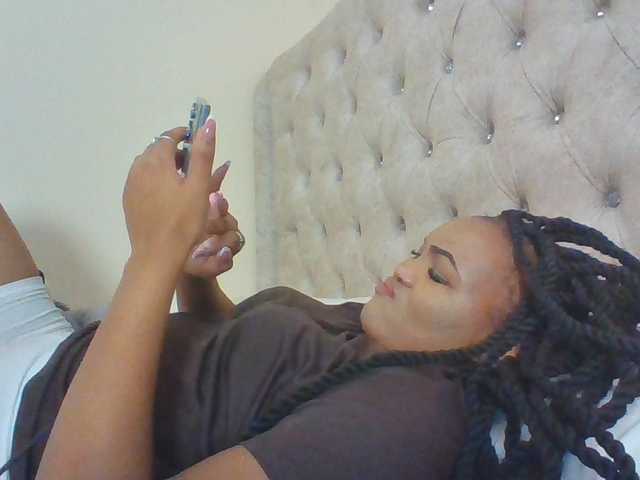 Beautystar12 live cam on BongaCams
