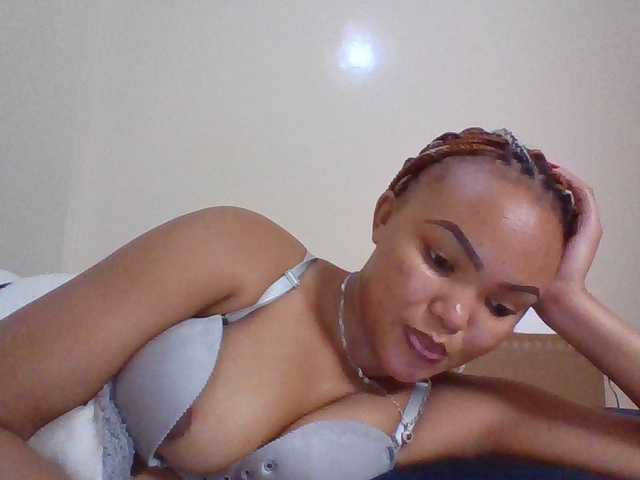 Beautystar12 live cam on BongaCams