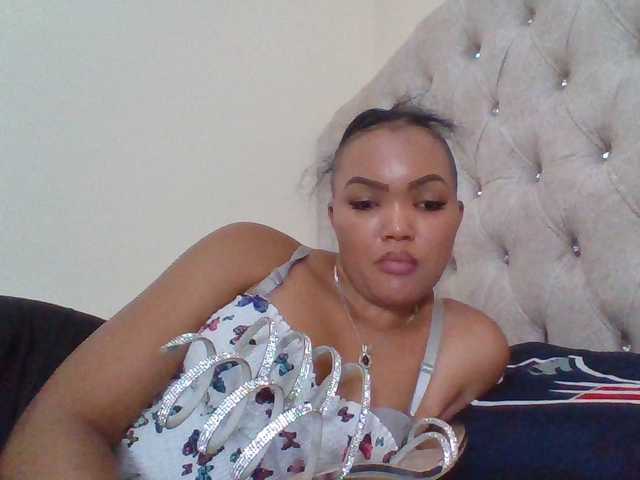 Beautystar12 live cam on BongaCams