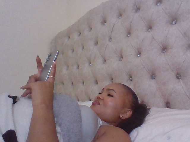 Beautystar12 live cam on BongaCams