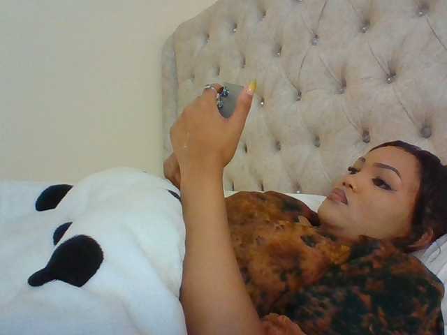 Beautystar12 live cam on BongaCams