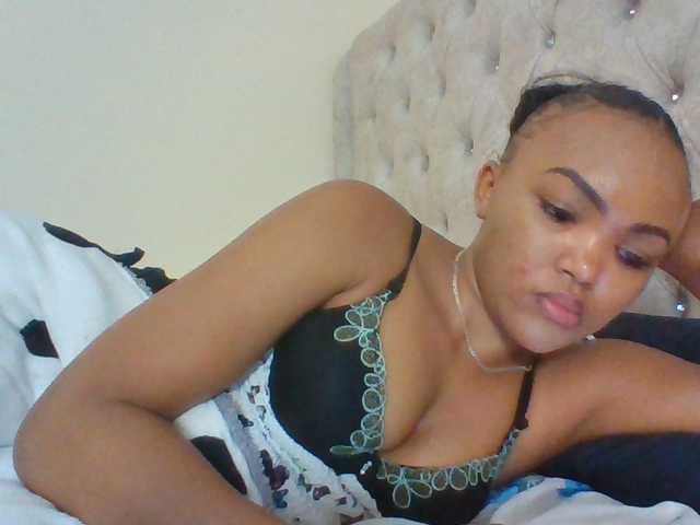 Beautystar12 live cam on BongaCams