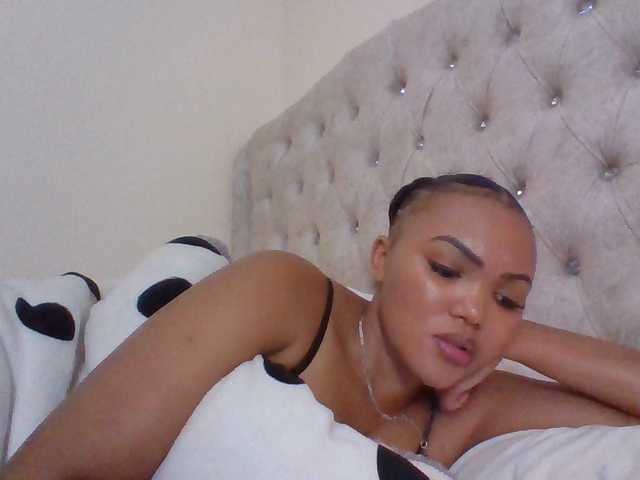 Beautystar12 live cam on BongaCams