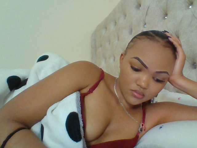Beautystar12 live webcam show