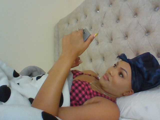 Beautystar12, live now on BongaCams