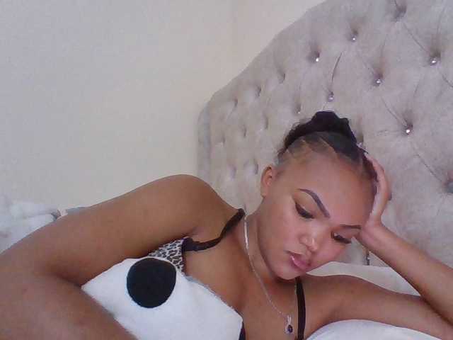 Beautystar12 live cam on BongaCams
