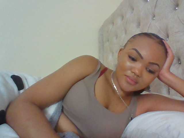 Beautystar12 live cam on BongaCams
