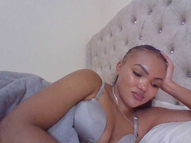 Beautystar12 live cam on BongaCams