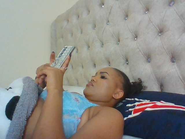 Beautystar12 live cam on BongaCams