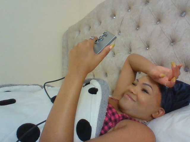 Beautystar12, en directo ahora en BongaCams