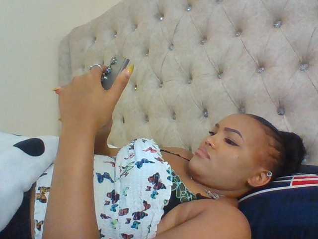 Beautystar12 live cam on BongaCams