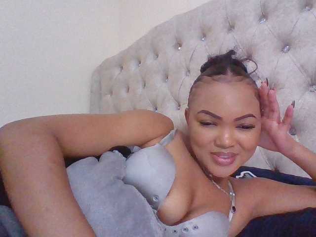 Beautystar12 live cam on BongaCams