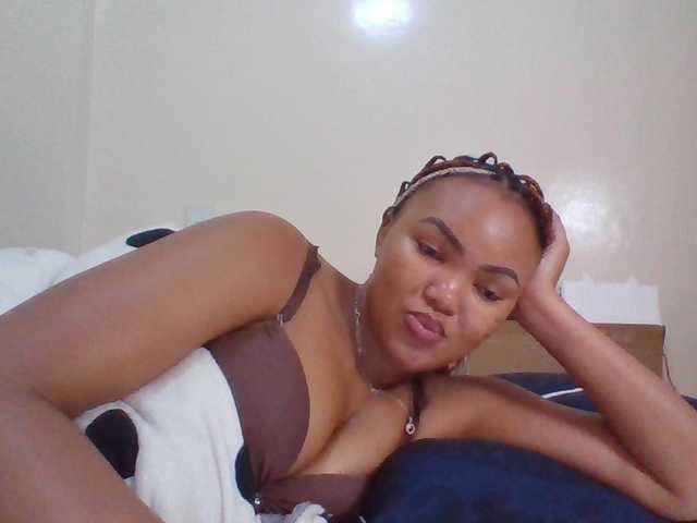 Beautystar12 live cam on BongaCams