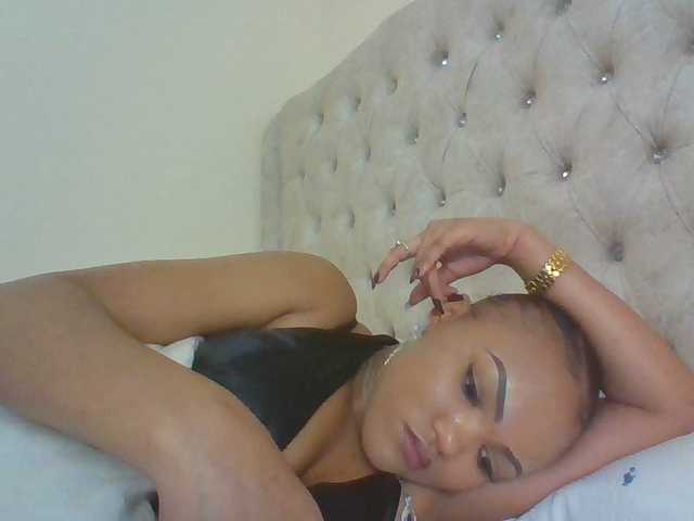 Beautystar12 live webcam show