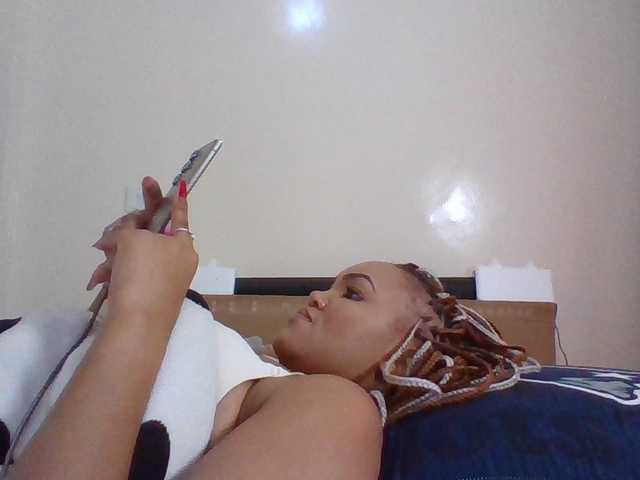 Beautystar12 live cam on BongaCams
