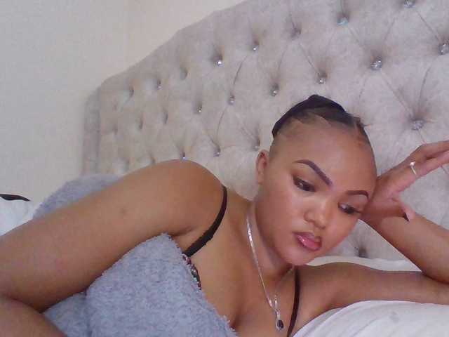Beautystar12 live cam on BongaCams