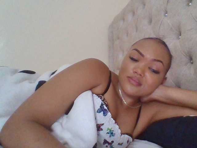 Beautystar12 live cam on BongaCams