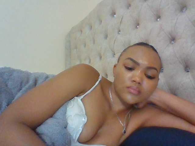 Beautystar12 live cam on BongaCams