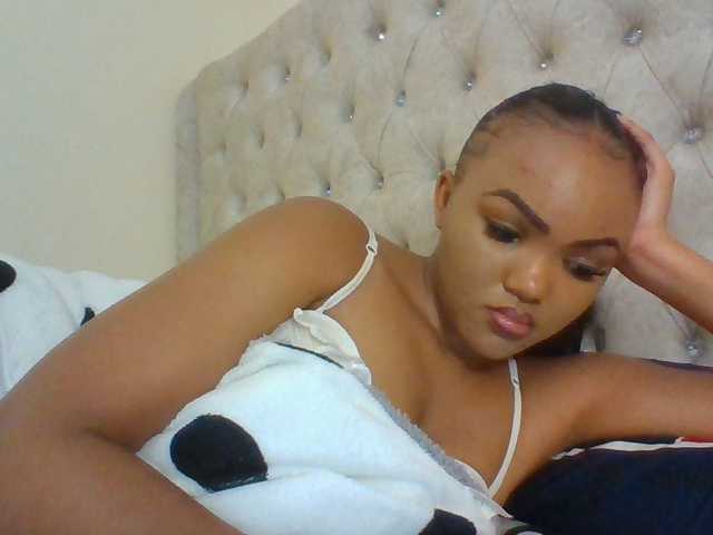 Beautystar12 live cam on BongaCams