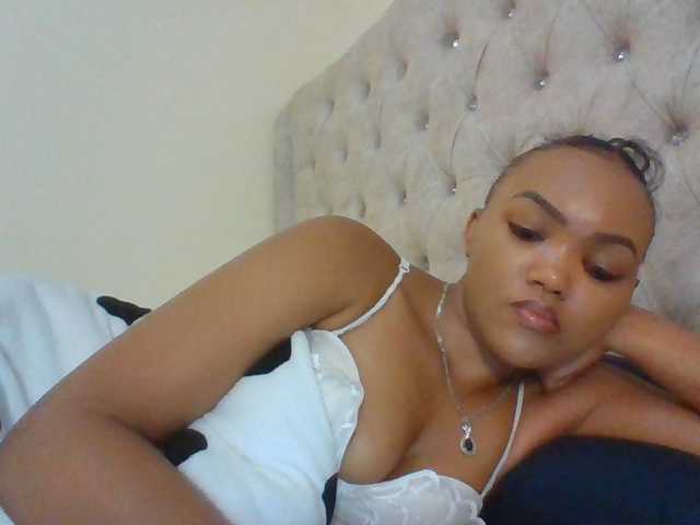 Beautystar12 live cam on BongaCams