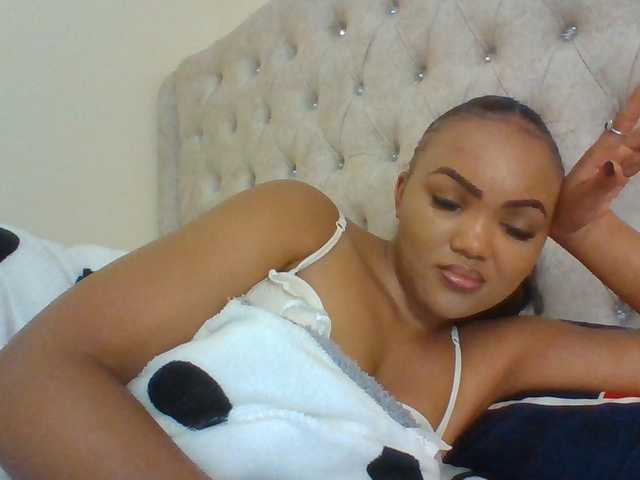 Beautystar12 live cam on BongaCams