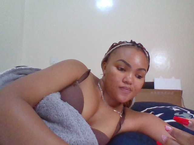 Beautystar12 live cam on BongaCams
