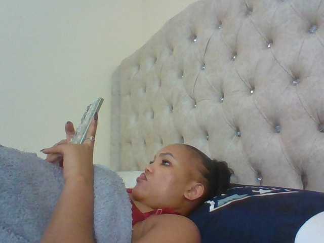 Beautystar12 live cam on BongaCams