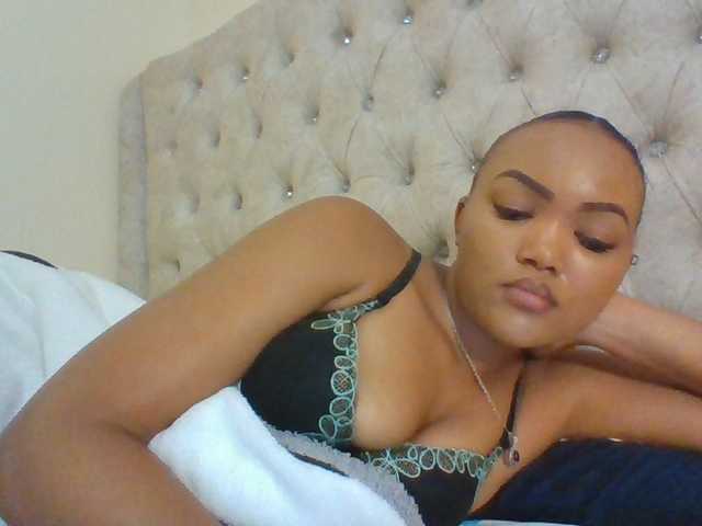Beautystar12 live cam on BongaCams