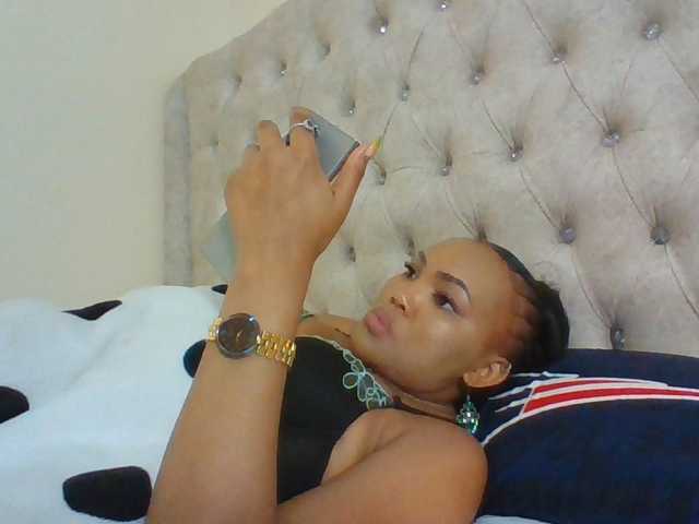 Beautystar12 live cam on BongaCams