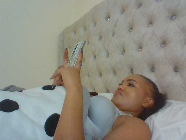 Beautystar12 live cam on BongaCams