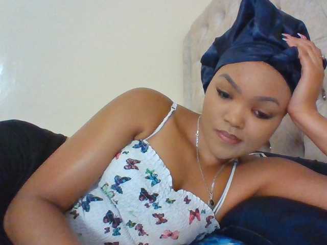 Beautystar12 live cam on BongaCams