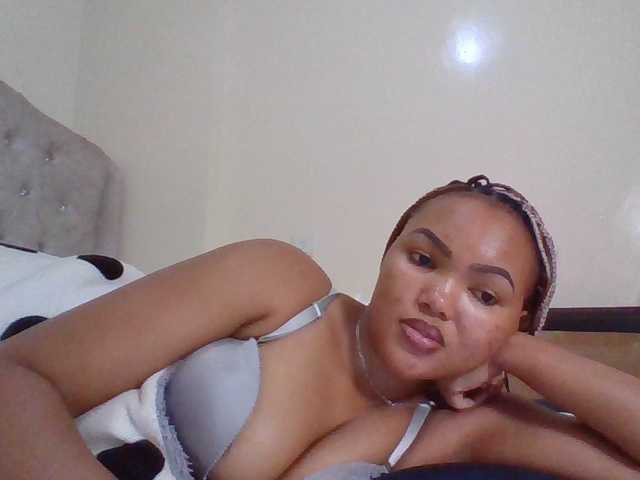Beautystar12 live cam on BongaCams