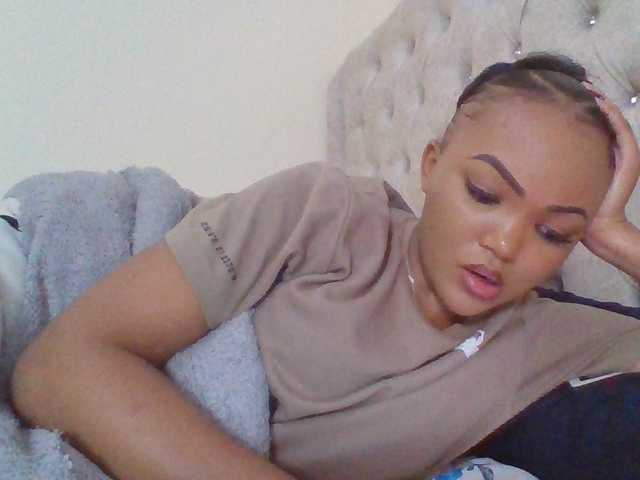 Beautystar12 live cam on BongaCams