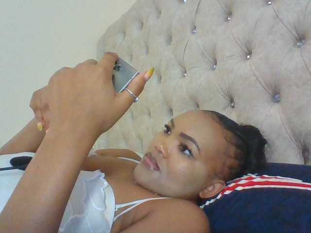 Beautystar12 live cam on BongaCams