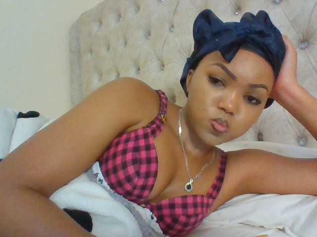 Beautystar12, en directo ahora en BongaCams
