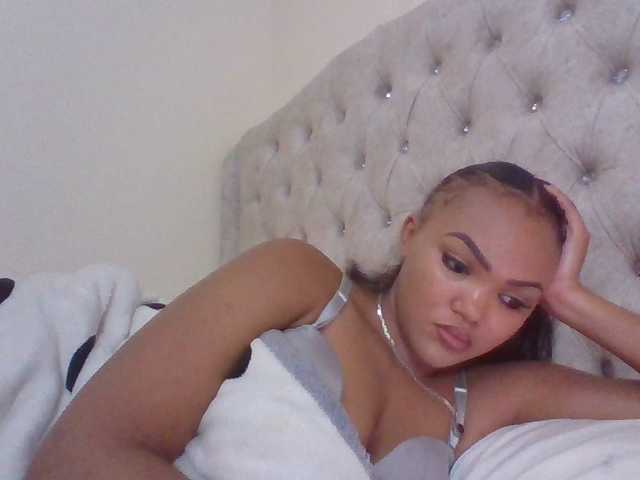 Beautystar12 live cam on BongaCams