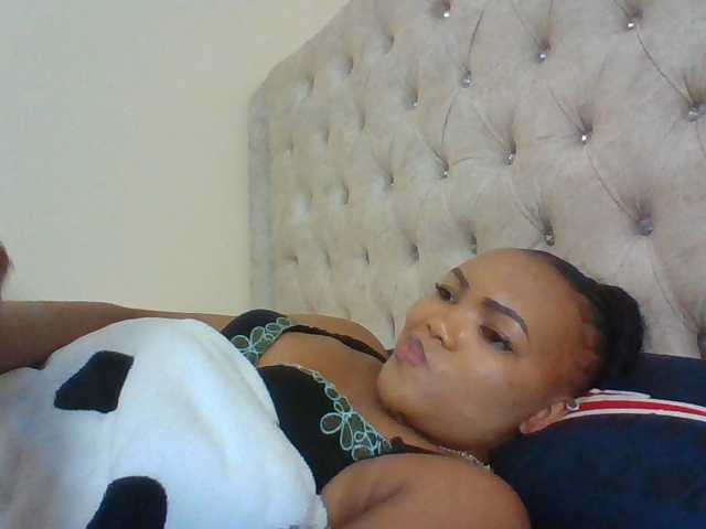 Beautystar12 live cam on BongaCams