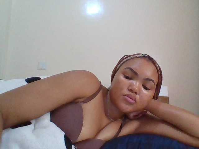 Beautystar12 live cam on BongaCams