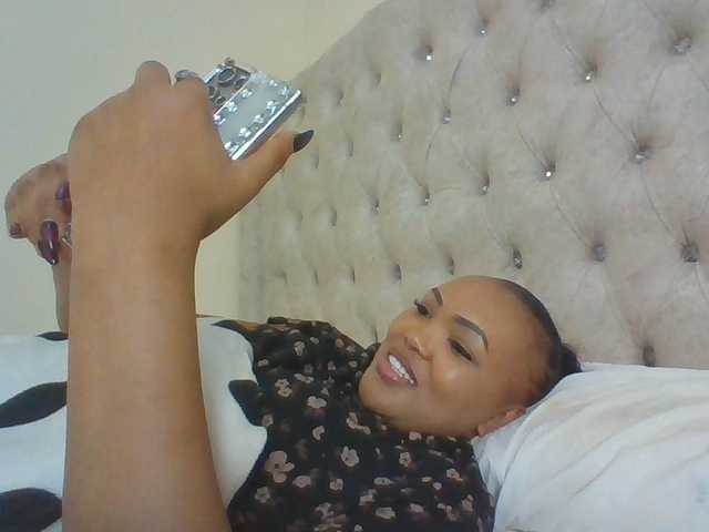Beautystar12 live cam on BongaCams