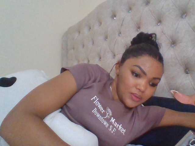 Beautystar12 live cam on BongaCams
