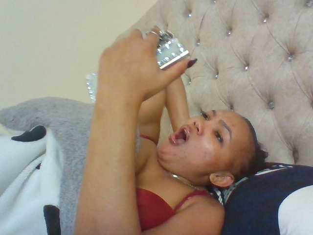 Beautystar12 live cam on BongaCams