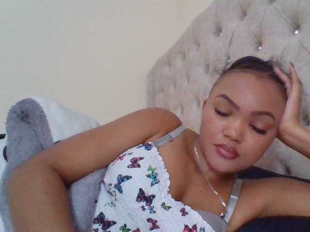 Beautystar12 live cam on BongaCams